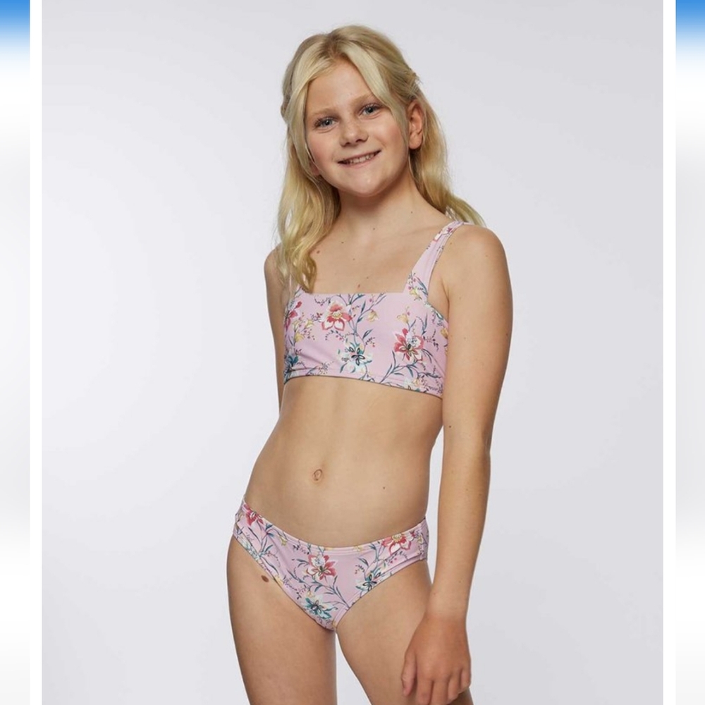 *going fast* O'Neill girl's bikini